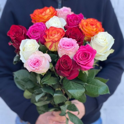Букет из разноцветных роз с доставкой  в Краснодаре