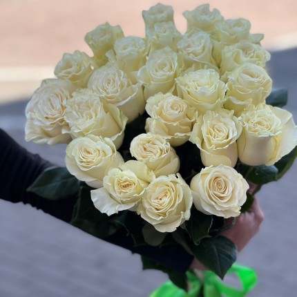 Букет из белых роз - купить с доставкой в Краснодаре